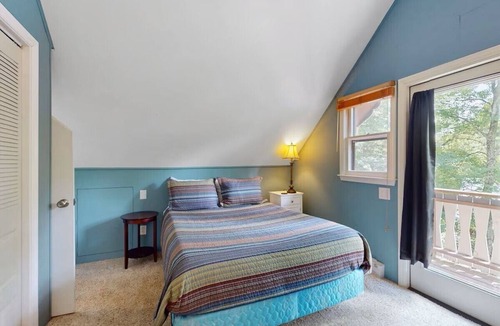 Newland Ski Chalet | Rustic, cozy chalet close to fishing & hiking - Dog Friendly