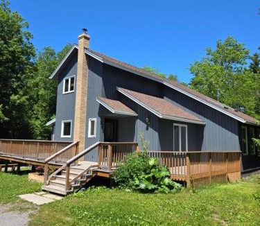 Clifton Royal House | Rustic Hideaway