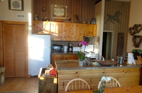 Consecon Cottage | Rustic Lakefront Cottage Rental near Belleville, Ontario