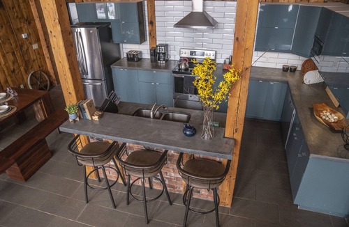 New Glasgow House | Rustic Luxury Cabin, near golf course, beaches & restaurants!