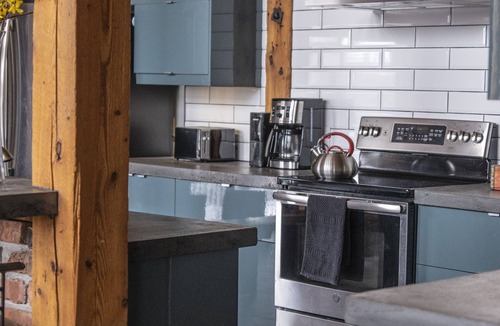 New Glasgow House | Rustic Luxury Cabin, near golf course, beaches & restaurants!
