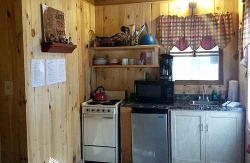 Lakemont Cabin | Rustic, Pet Friendly Cabin in Lakemont, Georgia, near Tallulah Gorge State Park
