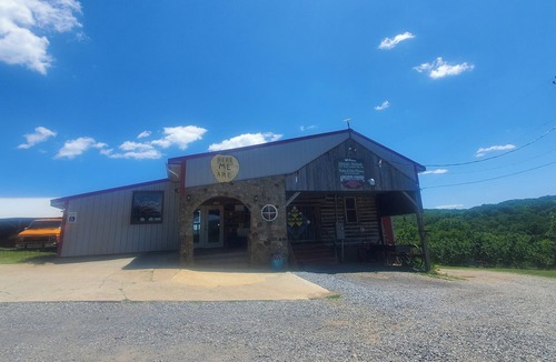 Peaks RV Rental | RV Campsites at Peaks of Otter Winery & Orchards