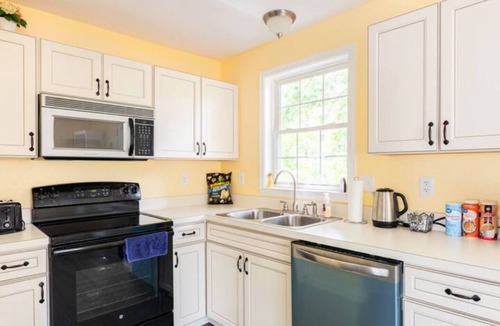 Fredericksburg House | Safe neighborhood near historical sites, restaurants, shopping, plus. Park free.