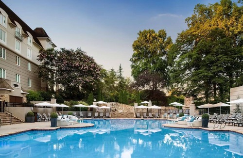 Braselton Hotel | Scenic Retreat: Three Upscale King Rooms Near Vineyards