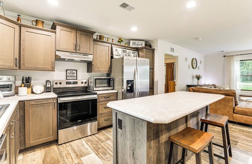 Russellville House | Screened Porch: Family-Friendly St Stephen Retreat