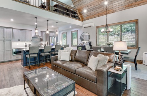 Glenville Cottage | Screened Porch + Yard: Mountain Home By Hiking!