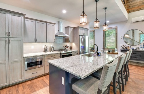 Glenville Cottage | Screened Porch + Yard: Mountain Home By Hiking!