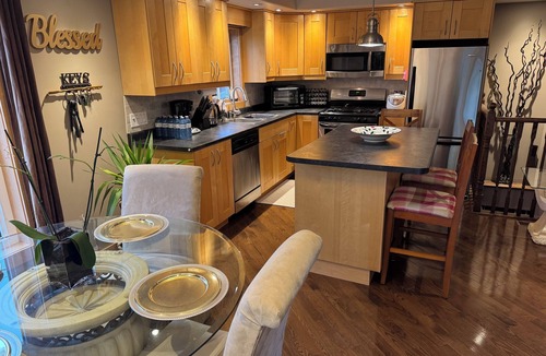 Scugog House | Scugog Island- Lake View & ACCESS! Enjoy your PRIVATE retreat 😃