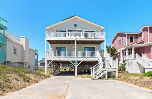 Sea Retreat House | Sea Spray: Steps to Beach w/Ocean Views OBX