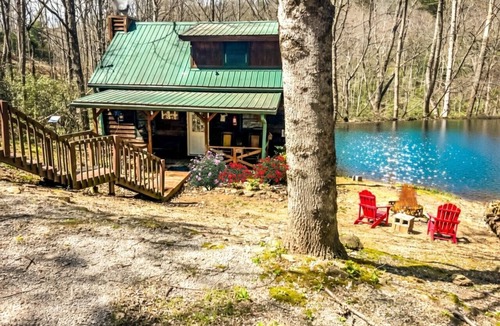 Turtletown Cabin | Secluded 1BR Cabin with Hot Tub, Wifi and Onsite Fishing