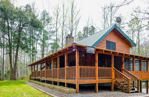 Brevard House | Secluded Lodge with Hot Tub! Outdoor enthusiast's dream!