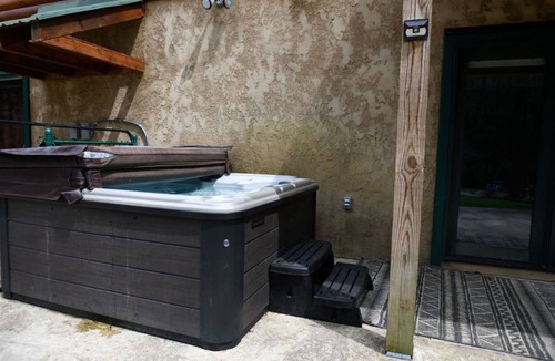 Brevard House | Secluded Lodge with Hot Tub! Outdoor enthusiast's dream!