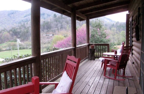 Cullowhee Cabin | Secluded Pet-Friendly Log Cabin near Asheville, North Carolina