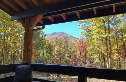 Wytheville Cottage | Secluded ridge top wilderness retreat with fast wifi and all the comforts