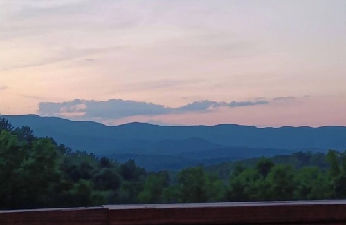 Smith River Cabin | Secluded Romantic Escape near Fairy Stone State Park, Virginia