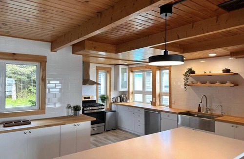 Pleasant Point House | Secluded Waterfront Retreat | Sauna + Bunkhouse | Eastern Shore