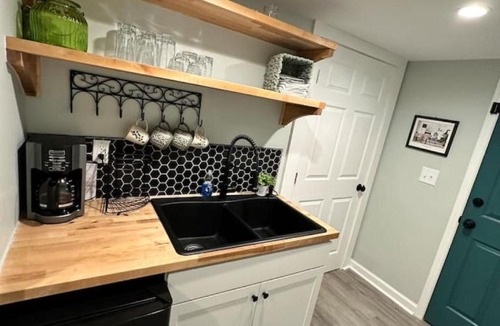 Charlotte Apartment | Serene 2BR in Sardis - Workspace - Fast Wi-Fi