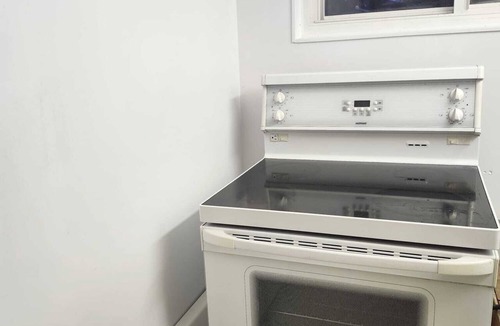 Sarnia House | Serene Comfort Suite | Stylish, Central & Cozy
