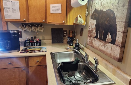 Tannersville House | Serene Mountain Cabin: Trout Fishing & Wildlife Retreat