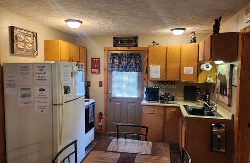 Tannersville House | Serene Mountain Cabin: Trout Fishing & Wildlife Retreat