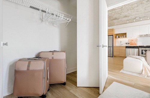 Downtown Montreal Apartment | Serene Scandinavian-Downtown Montreal-Free Parking