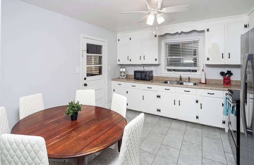 Charlotte House | Serene & Spacious ~ 5mi to Uptown ~ Huge Backyard