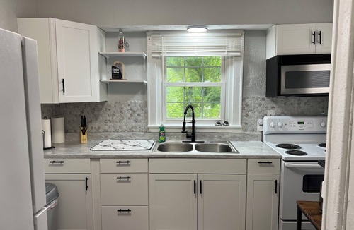 Charleston House | Serenity of Charleston near CAMC and Capital! Newly Renovated!