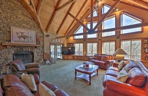 Lewisburg House | 'Serenity on the River' Luxe Lewisburg Cabin!
