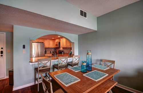 Palmetto Dunes Condo | Shelter Cove Marina BEST VIEW! Spotless 1 BR. Small dog. No stairs.