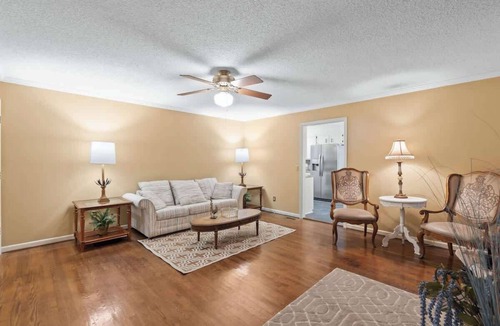 Columbia House | Short Drive To Ft. Jackson, Screened Porch, 3 TVs