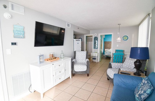 Crescent Beach Condo | Short stays. 20% off 7 nights thru Aug. or 15% off 3-6 thru Aug.