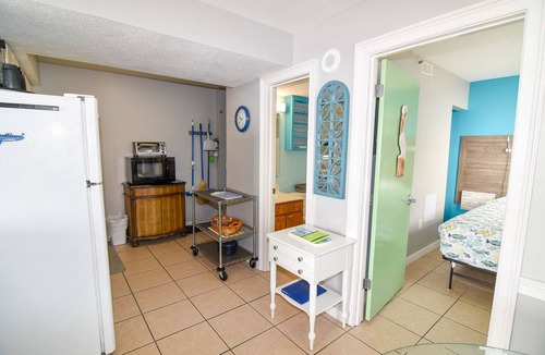 Crescent Beach Condo | Short stays. 20% off 7 nights thru Aug. or 15% off 3-6 thru Aug.