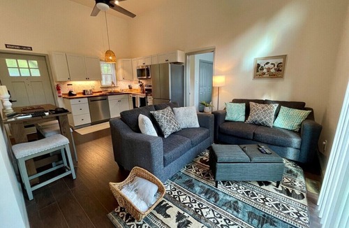 Fleetwood House | Silo Rose - Modern Cabin, Creekside, Foosball, Games, Firepit, 3 Suites, Dog Friendly
