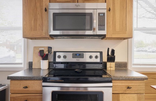 Kingsport House | Single-Level Kingsport Home · Sleeps 6 · Pets OK
