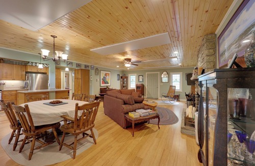 Newland Cabin | Ski & Hike! Creekside Cabin 7 Mi to Linville Falls