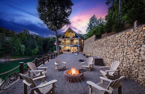 Butler House | Skipping Stones Getaway - Watauga Lake Dock & Hot Tub, Summer Fun Awaits