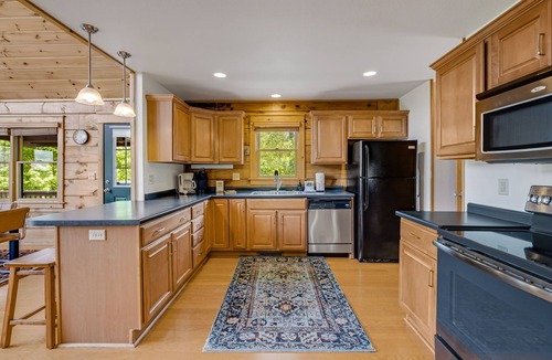 Wolf Laurel Cabin | Skylands by Carolina Mornings | Hot Tub + Biltmore Pass 8 mins to Hatley Pointe