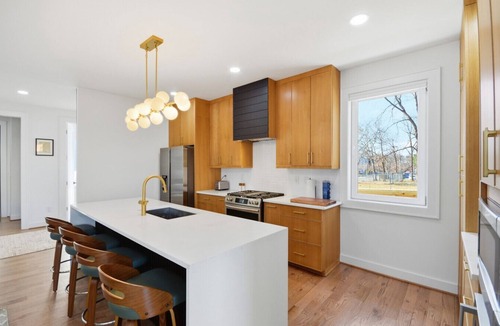 Sans Souci House | Sleeps 10 Beautiful New Modern Home by Swamp Rabbit Trail