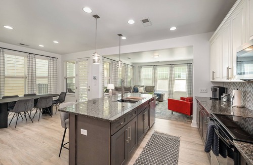 Charlotte House | Sleeps 12 5BR Home + Guest Suite Near Uptown