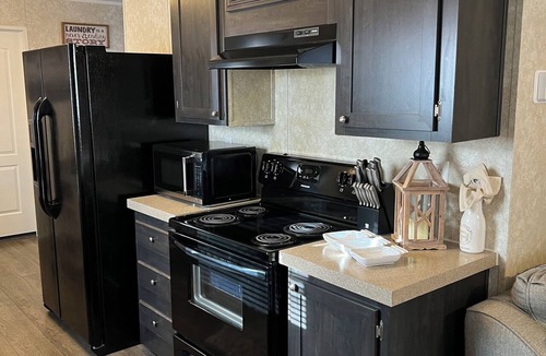 Eden Cottage | Sleeps 4 -Private Country Retreat Near Savannah & Beaches - Close to i-95 & i-16