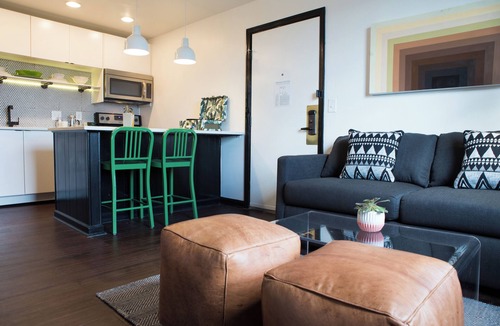 Rutledge Hill House | Sleeps 8, Boutique Suites Near Live Music & Dining | SoBro Guest House