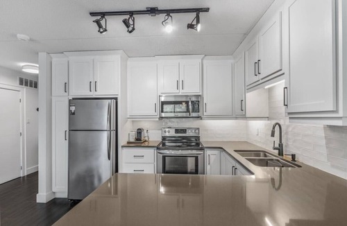 The Blue Mountains Condo | Slope View Chalet | Patio Views + Walk to Village