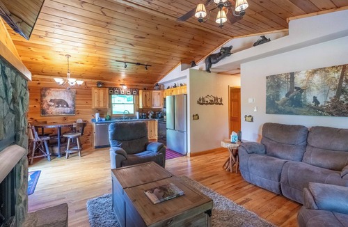 Qualla Cabin | Slow Lane Express-Hot Tub - Fire Pit - Covered Porch