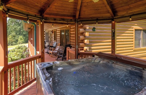 Qualla Cabin | Slow Lane Express-Hot Tub - Fire Pit - Covered Porch