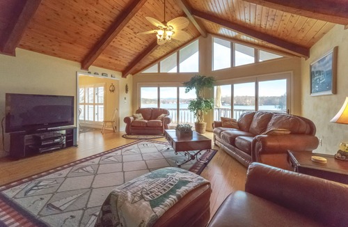 Union Hall House | Smith Mountain Lake Beach Retreat