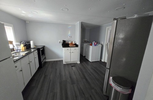 Eutawville House | Smoke-Free, No pets allowed. Great space for relaxing, family, fishing, hunting