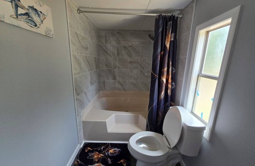 Eutawville House | Smoke-Free, No pets allowed. Great space for relaxing, family, fishing, hunting