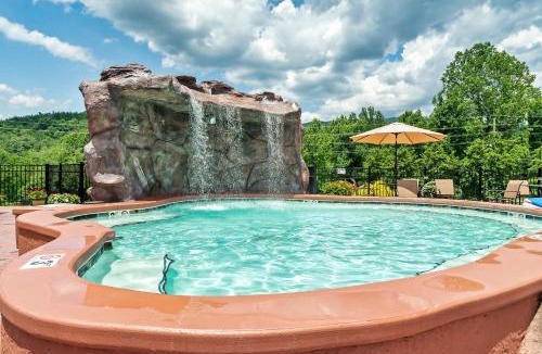 White Oak Lodge House | SmokiesBoutiqueCabins would love to host you at Dolly's Cute Cabin! 4 Suites with Private Bathrooms - Hot Tub, Fire Pit, Game Room, Resort Pool open Memorial Day through Labor Day!