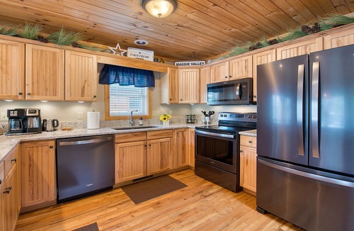 Maggie Valley Cabin | Smoky Mountain Getaway/Vast Views/Wandering Elk